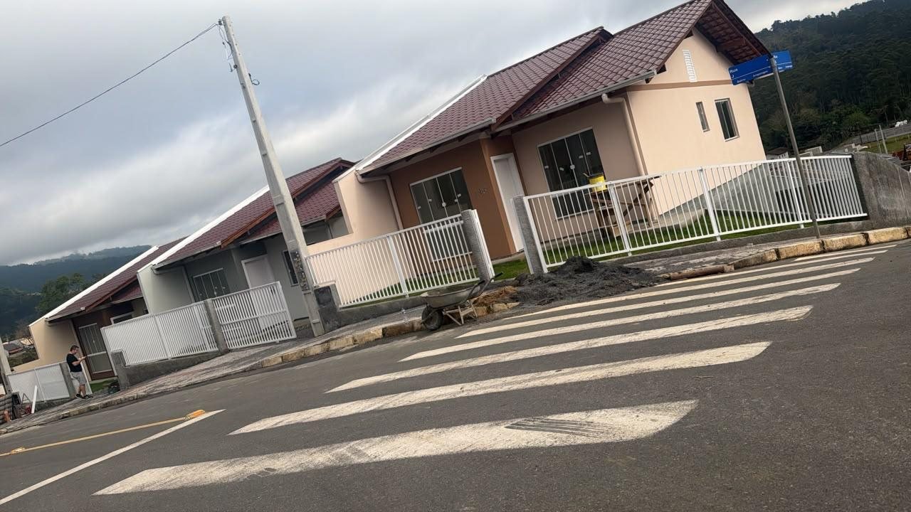 Casas com telhado e cobertura entregues pela Cassiano Construções